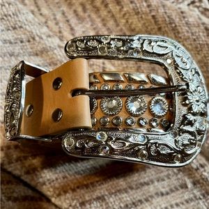 WOMAN’S WESTERN BELT WITH CRYSTALS TAN SIZE M